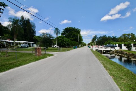 Villa ou maison à vendre à Southwest Ranches, Floride: 3 chambres, 384.99 m2 № 1285960 - photo 15