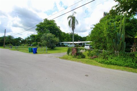 House in Southwest Ranches, Florida 3 bedrooms, 384.99 sq.m. № 1285960 - photo 9