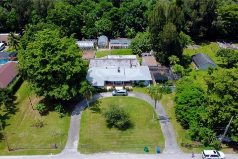 Villa ou maison à vendre à Southwest Ranches, Floride: 3 chambres, 384.99 m2 № 1285960 - photo 24