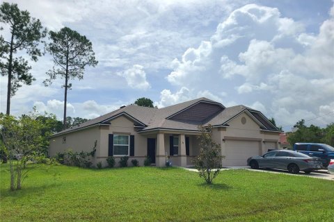 House in Palm Coast, Florida 4 bedrooms, 226.22 sq.m. № 608397 - photo 1