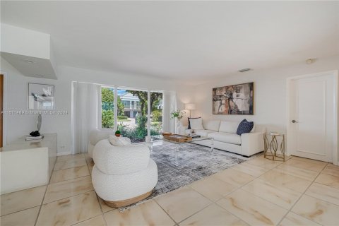 House in Key Biscayne, Florida 5 bedrooms, 336.31 sq.m. № 1393583 - photo 29