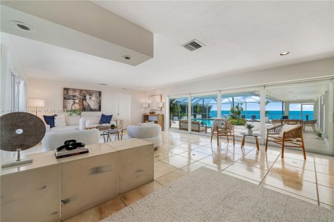 House in Key Biscayne, Florida 5 bedrooms, 336.31 sq.m. № 1393583 - photo 6