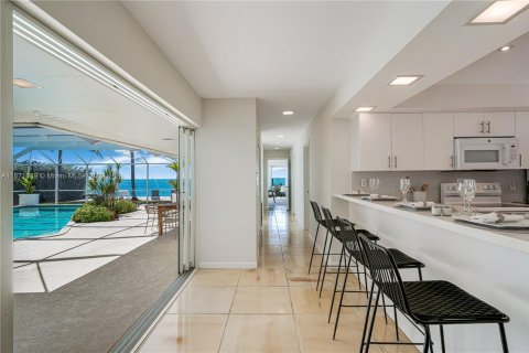 House in Key Biscayne, Florida 5 bedrooms, 336.31 sq.m. № 1393583 - photo 26