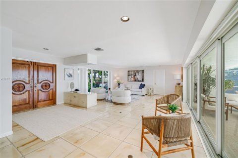 House in Key Biscayne, Florida 5 bedrooms, 336.31 sq.m. № 1393583 - photo 9