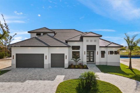 Villa ou maison à vendre à Cape Coral, Floride: 4 chambres, 317.91 m2 № 1393628 - photo 2