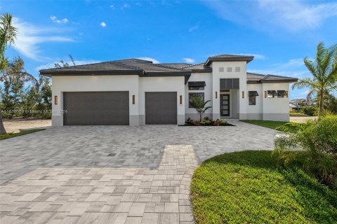 Villa ou maison à vendre à Cape Coral, Floride: 4 chambres, 317.91 m2 № 1393628 - photo 3