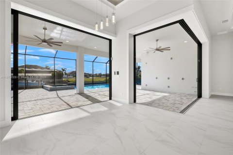 Villa ou maison à vendre à Cape Coral, Floride: 4 chambres, 317.91 m2 № 1393628 - photo 14