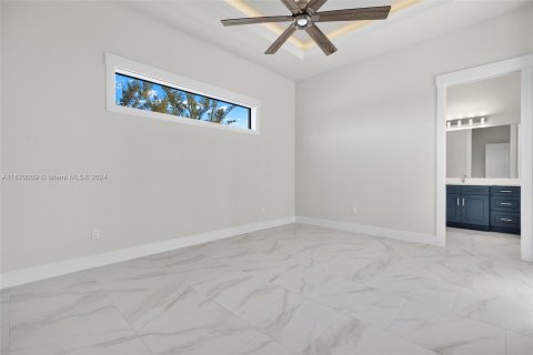 Villa ou maison à vendre à Cape Coral, Floride: 4 chambres, 317.91 m2 № 1393628 - photo 19