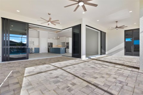 Villa ou maison à vendre à Cape Coral, Floride: 4 chambres, 317.91 m2 № 1393628 - photo 28