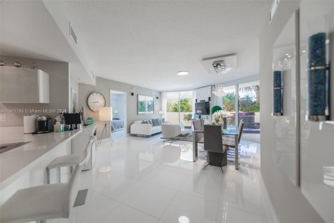 Condo in Sunny Isles Beach, Florida, 4 bedrooms  № 1101277 - photo 1