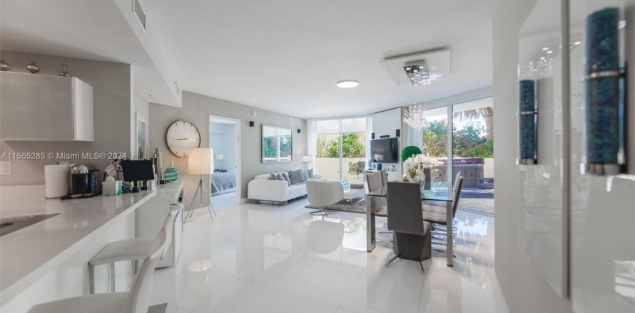 Condo in Sunny Isles Beach, Florida, 4 bedrooms  № 1101277