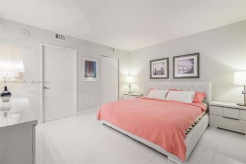 Condo in Sunny Isles Beach, Florida, 4 bedrooms  № 1101277 - photo 28