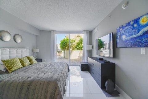 Condo in Sunny Isles Beach, Florida, 4 bedrooms  № 1101277 - photo 12