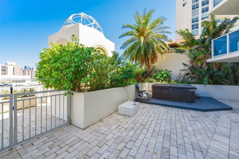 Condo in Sunny Isles Beach, Florida, 4 bedrooms  № 1101277 - photo 30