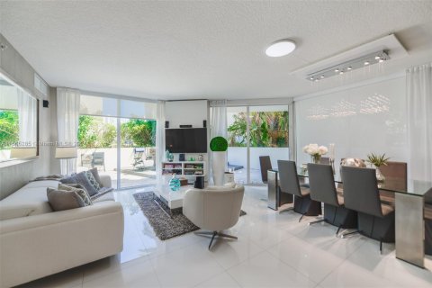 Condo in Sunny Isles Beach, Florida, 4 bedrooms  № 1101277 - photo 3