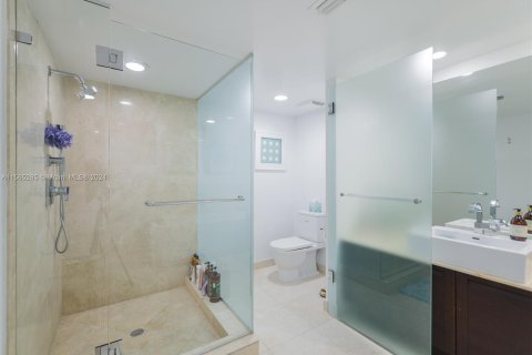 Condo in Sunny Isles Beach, Florida, 4 bedrooms  № 1101277 - photo 16