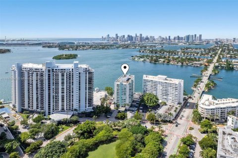 Condominio en venta en Miami Beach, Florida, 1 dormitorio, 88.26 m2 № 1402989 - foto 1