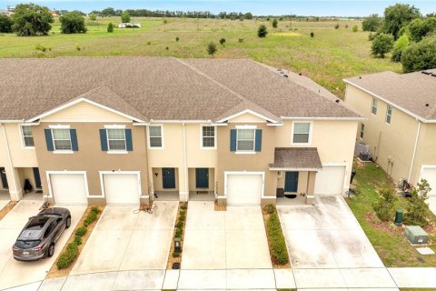 Touwnhouse à vendre à Davenport, Floride: 3 chambres, 155.33 m2 № 1256142 - photo 1