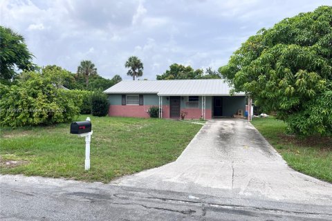 Villa ou maison à vendre à Stuart, Floride: 2 chambres, 98.29 m2 № 1281997 - photo 1