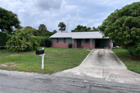 Villa ou maison à vendre à Stuart, Floride: 2 chambres, 98.29 m2 № 1281997 - photo 2