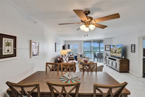 Copropriété à vendre à Tamarac, Floride: 2 chambres, 139.35 m2 № 1270389 - photo 12