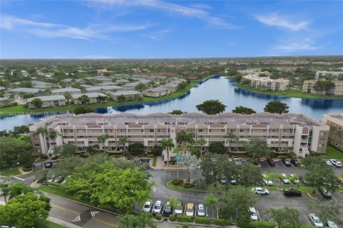 Condo in Tamarac, Florida, 2 bedrooms  № 1270389 - photo 2