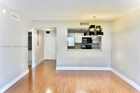 Condo in Miami, Florida, 1 bedroom  № 843753 - photo 7