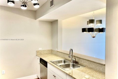 Condominio en venta en Miami, Florida, 1 dormitorio, 65.31 m2 № 843753 - foto 2