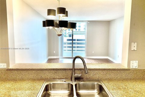 Condo in Miami, Florida, 1 bedroom  № 843753 - photo 3