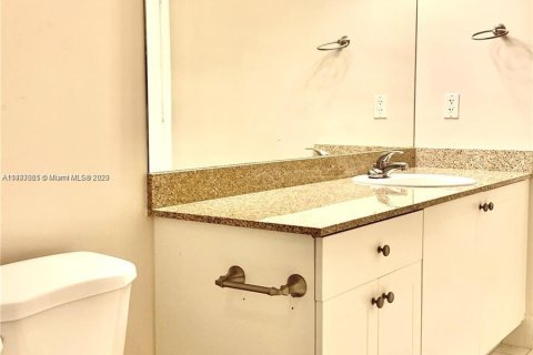 Condo in Miami, Florida, 1 bedroom  № 843753 - photo 16