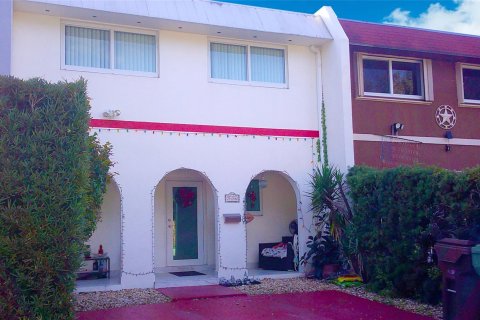 Townhouse in Hialeah, Florida 3 bedrooms, 141.21 sq.m. № 941173 - photo 7