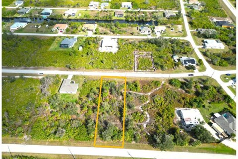 Terreno en venta en Port Charlotte, Florida № 941848 - foto 3