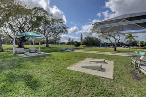 Condo in Deerfield Beach, Florida, 1 bedroom  № 984122 - photo 17