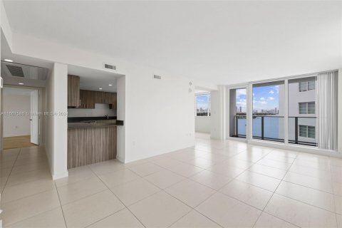 Condo in Miami Beach, Florida, 2 bedrooms  № 1382970 - photo 2