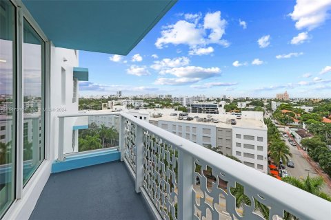 Condo in Miami Beach, Florida, 2 bedrooms  № 1382970 - photo 29