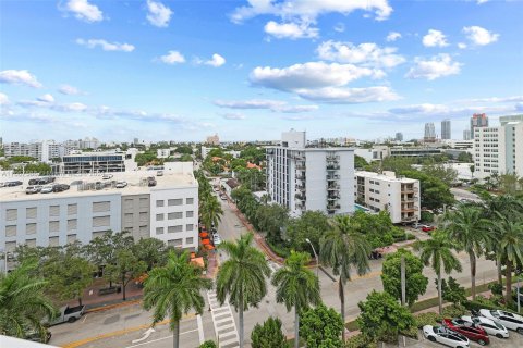 Condo in Miami Beach, Florida, 2 bedrooms  № 1382970 - photo 30