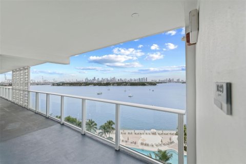 Condo in Miami Beach, Florida, 2 bedrooms  № 1382970 - photo 17