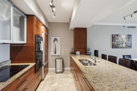 Condo in Hallandale Beach, Florida, 3 bedrooms  № 1292654 - photo 24