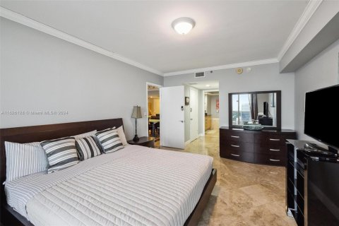 Condo in Hallandale Beach, Florida, 3 bedrooms  № 1292654 - photo 9