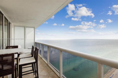 Condo in Hallandale Beach, Florida, 3 bedrooms  № 1292654 - photo 5