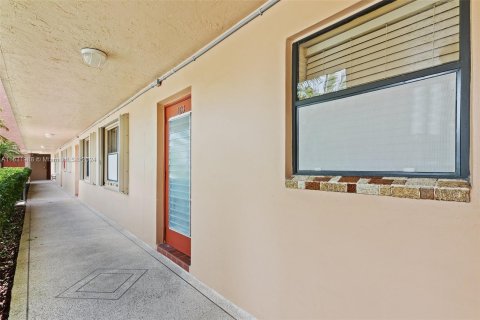 Copropriété à vendre à Sunrise, Floride: 2 chambres, 73.67 m2 № 1292345 - photo 2