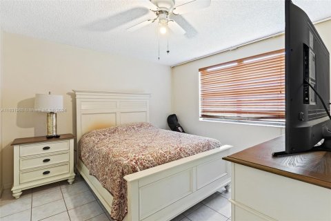 Copropriété à vendre à Sunrise, Floride: 2 chambres, 73.67 m2 № 1292345 - photo 14