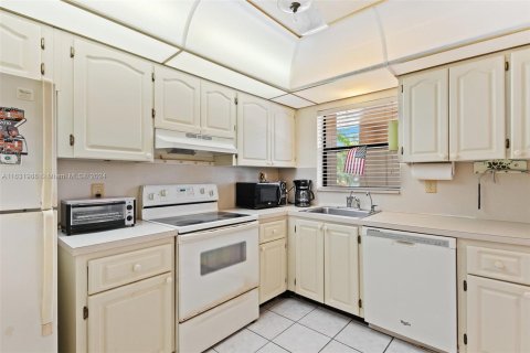 Copropriété à vendre à Sunrise, Floride: 2 chambres, 73.67 m2 № 1292345 - photo 13