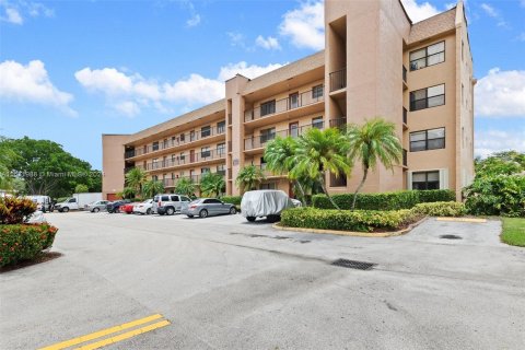 Copropriété à vendre à Sunrise, Floride: 2 chambres, 73.67 m2 № 1292345 - photo 1