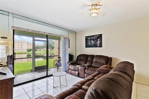 Copropriété à vendre à Sunrise, Floride: 2 chambres, 73.67 m2 № 1292345 - photo 5