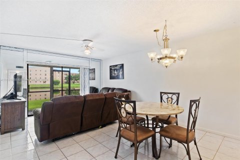 Copropriété à vendre à Sunrise, Floride: 2 chambres, 73.67 m2 № 1292345 - photo 4