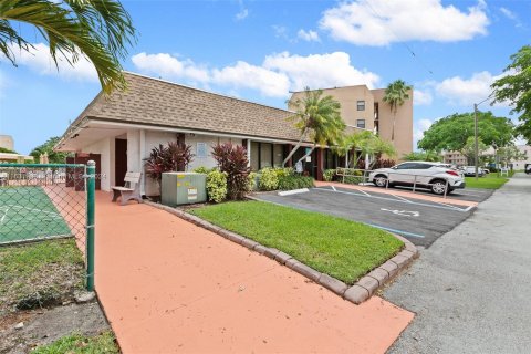 Copropriété à vendre à Sunrise, Floride: 2 chambres, 73.67 m2 № 1292345 - photo 23