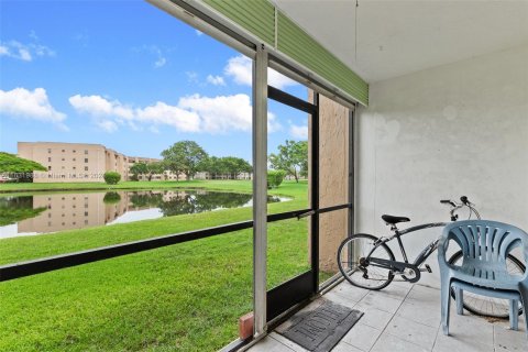 Copropriété à vendre à Sunrise, Floride: 2 chambres, 73.67 m2 № 1292345 - photo 10