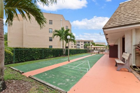 Copropriété à vendre à Sunrise, Floride: 2 chambres, 73.67 m2 № 1292345 - photo 27