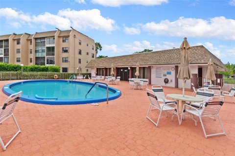 Copropriété à vendre à Sunrise, Floride: 2 chambres, 73.67 m2 № 1292345 - photo 25